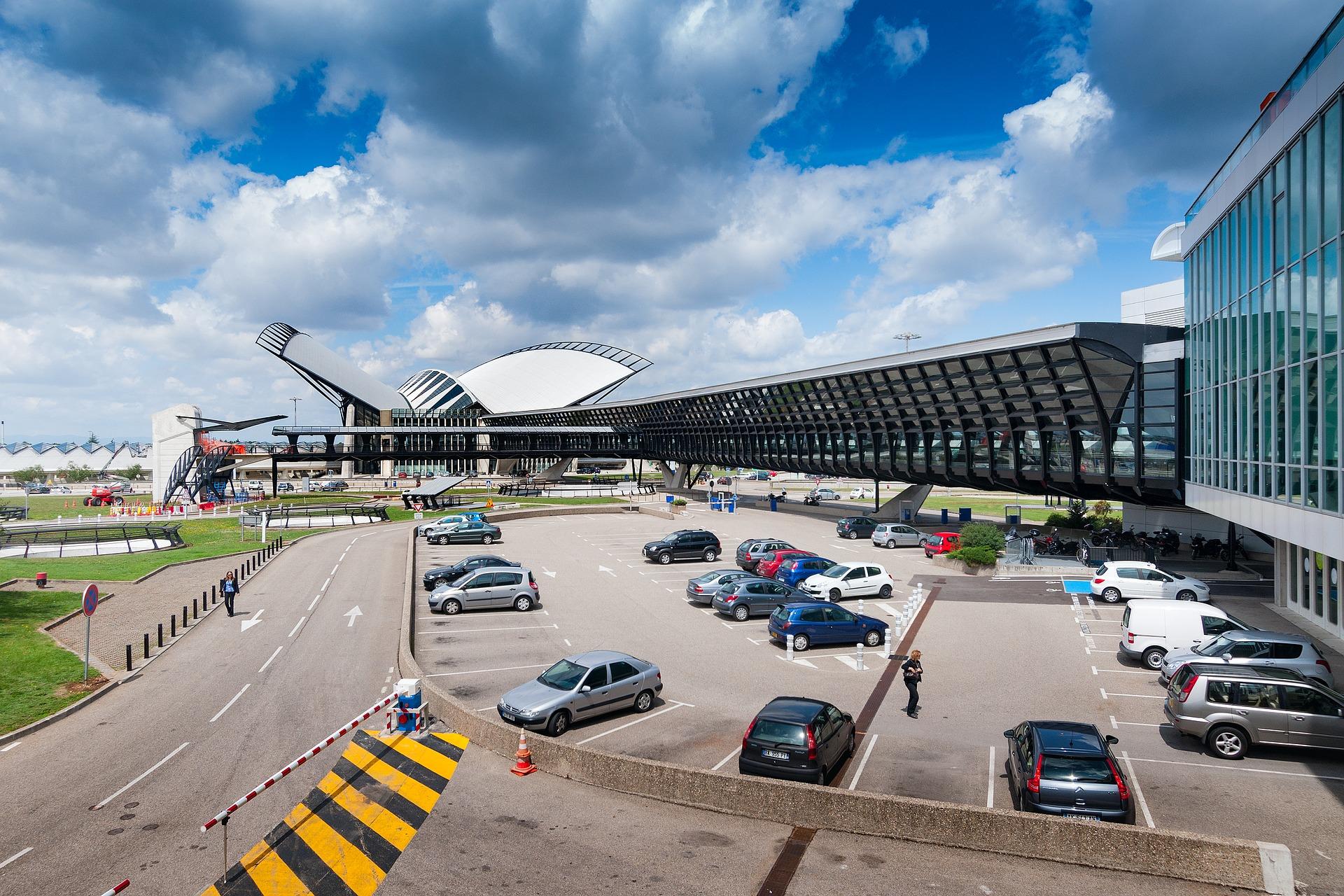 Parking Aéroport Lyon Saint Exupéry Parking pas cher Courte Longue durée Parking Aéroport Lyon Saint Exupéry Parking pas cher Courte Longue durée